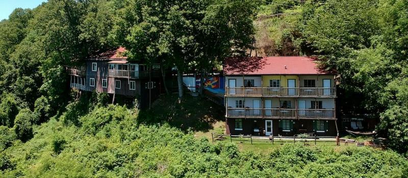 Alpine Inn Little Switzerland Exterior photo